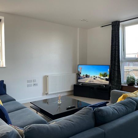 Modern & Spacious Penthouse In North London Apartment Екстериор снимка