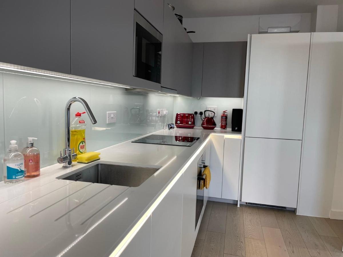 Modern & Spacious Penthouse In North London Apartment Екстериор снимка