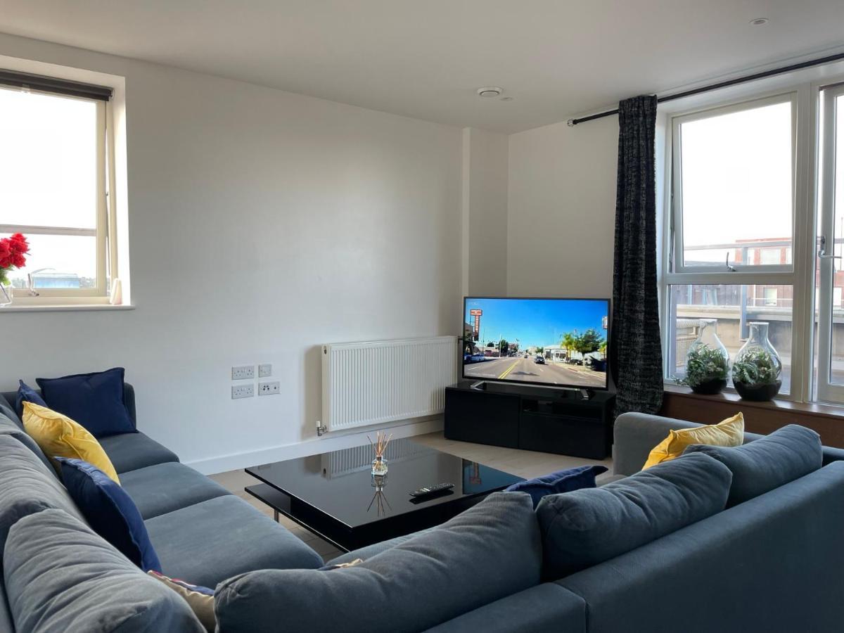 Modern & Spacious Penthouse In North London Apartment Екстериор снимка